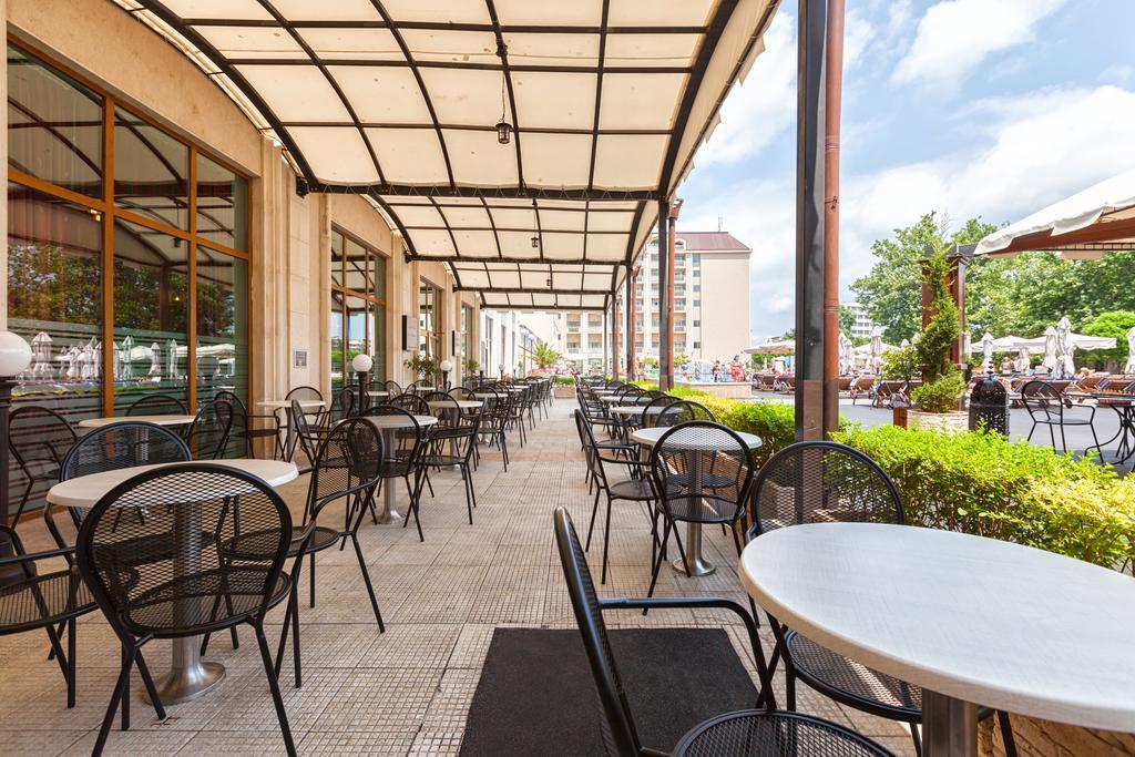 Melia Grand Hermitage All Inclusive Golden Sands Exterior foto A café in the city of Sofia, Bulgaria