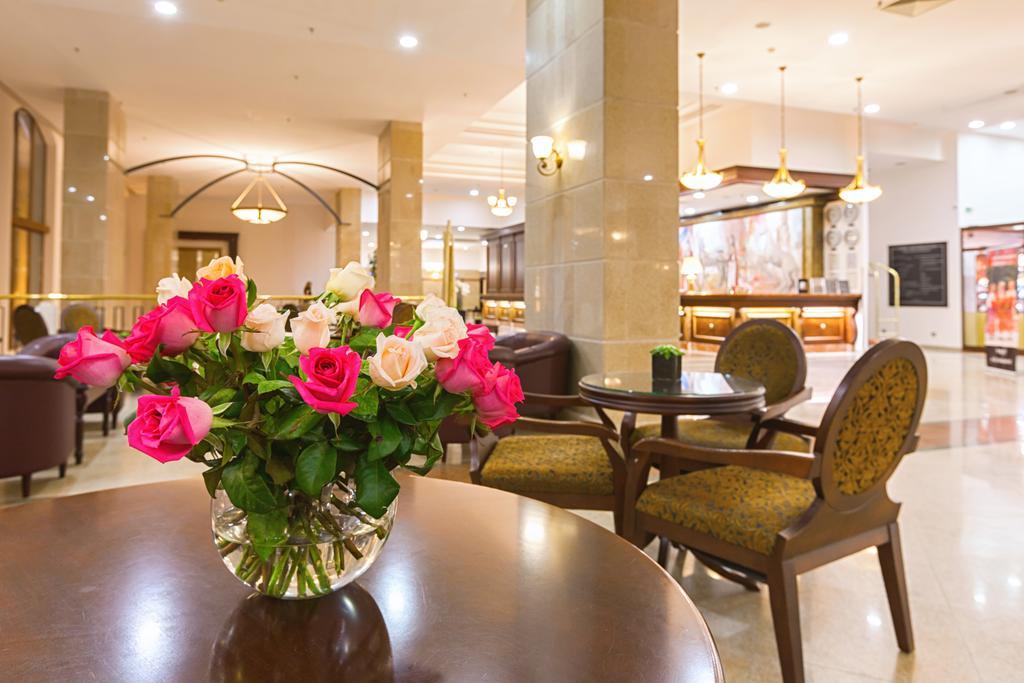 Melia Grand Hermitage All Inclusive Golden Sands Exterior foto The lobby of the hotel