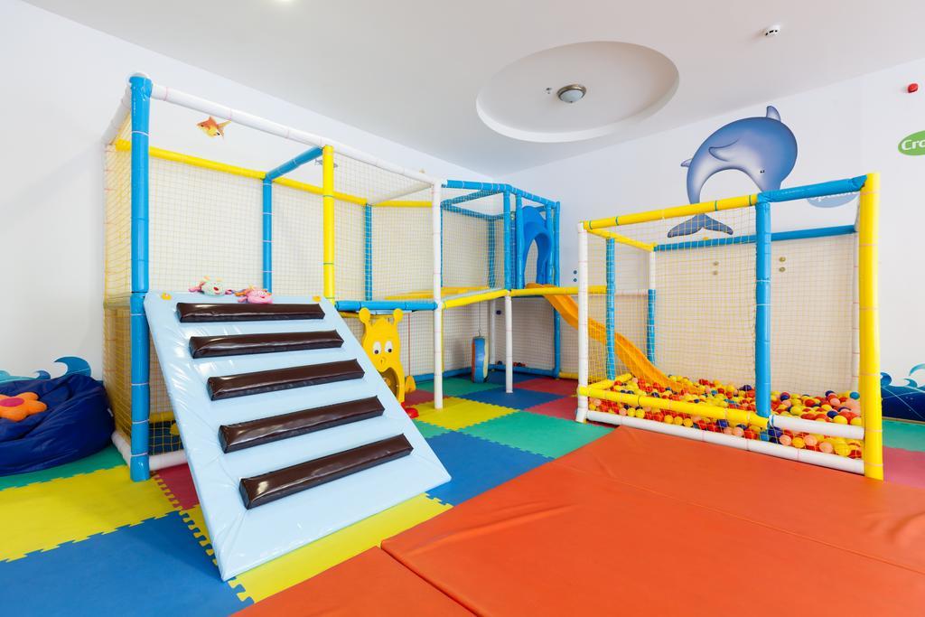 Melia Grand Hermitage All Inclusive Golden Sands Exterior foto An indoor playground